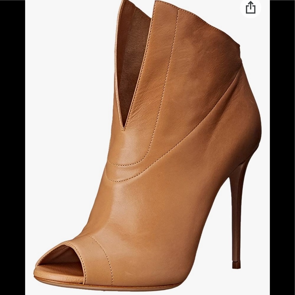9.5 vince camuto high heel booties